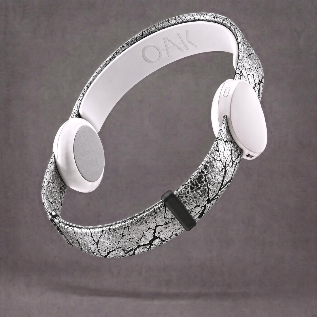 OAK with a silver crackle band
